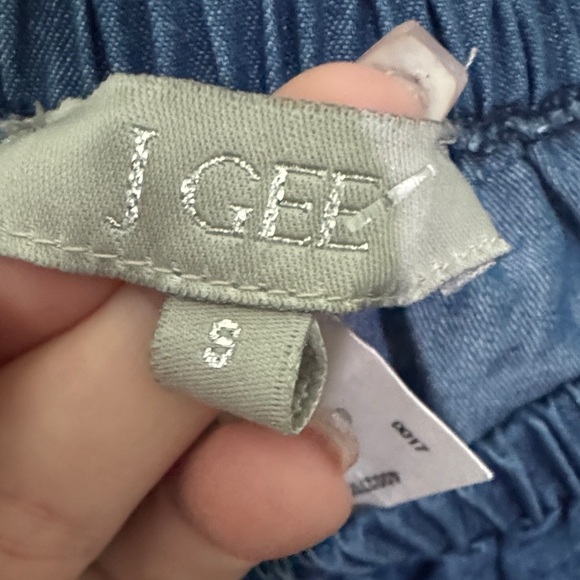 Stylish Blue Off-Shoulder Blouse - Picture 2 of 8